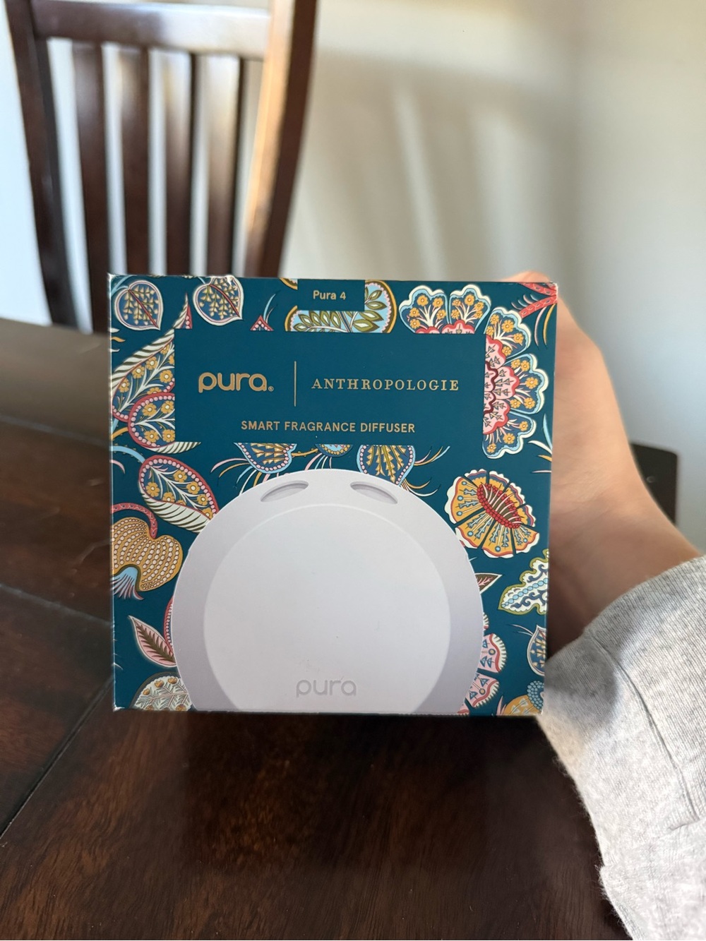 Anthropologie Pura Smart Fragrance Diffuser — Teal and White